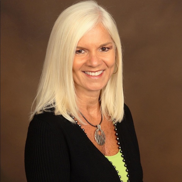 Meet your Posher, Shelley - Picture 1 of 1